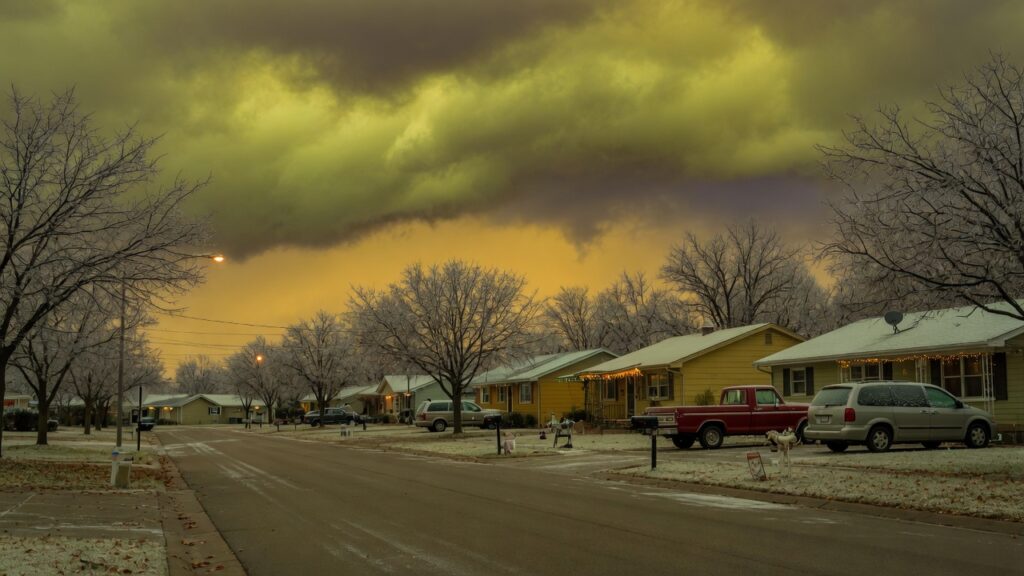 yellowish sky phenomenon before a snowstorm